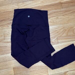 lululemon wonder under cropped maroon Leggings